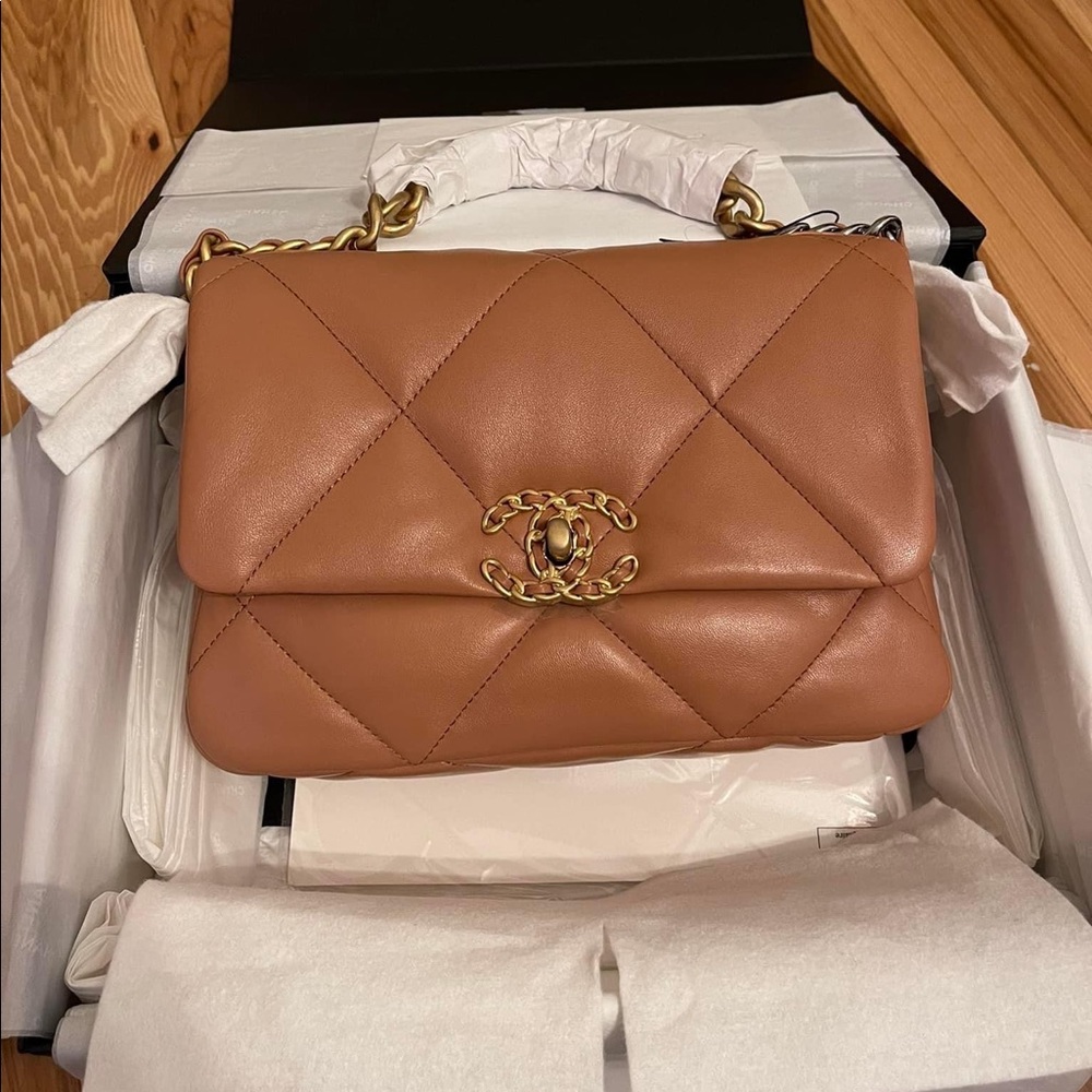 Chanel 19